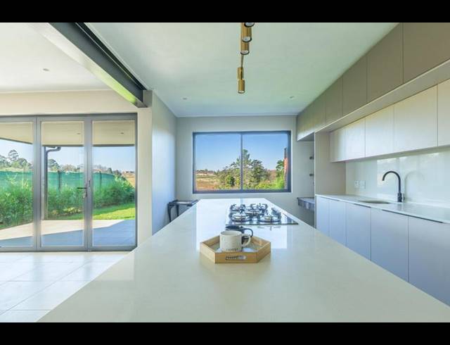 3 BEDROOM TOWNHOUSE FOR SALE IN LEONARD